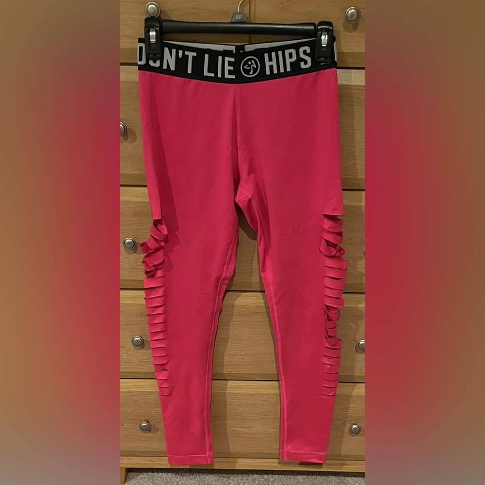 Zumba Fitness “HIPS DON’T LIE” Hot Pink Cut Out Leggings